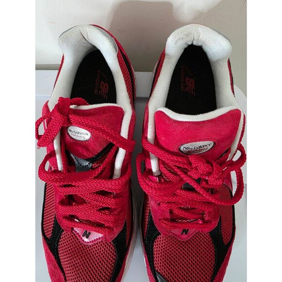 New Balance 2002R Team Red US 10 - Picture 3 of 10